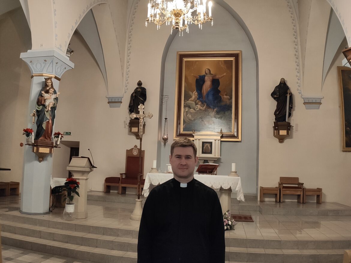 Isa Tomasz Materna – Tallinna uus kogudusepreester, kes armastab suusahüppeid ja soovis juba koolipõlves vaimulikuks saada