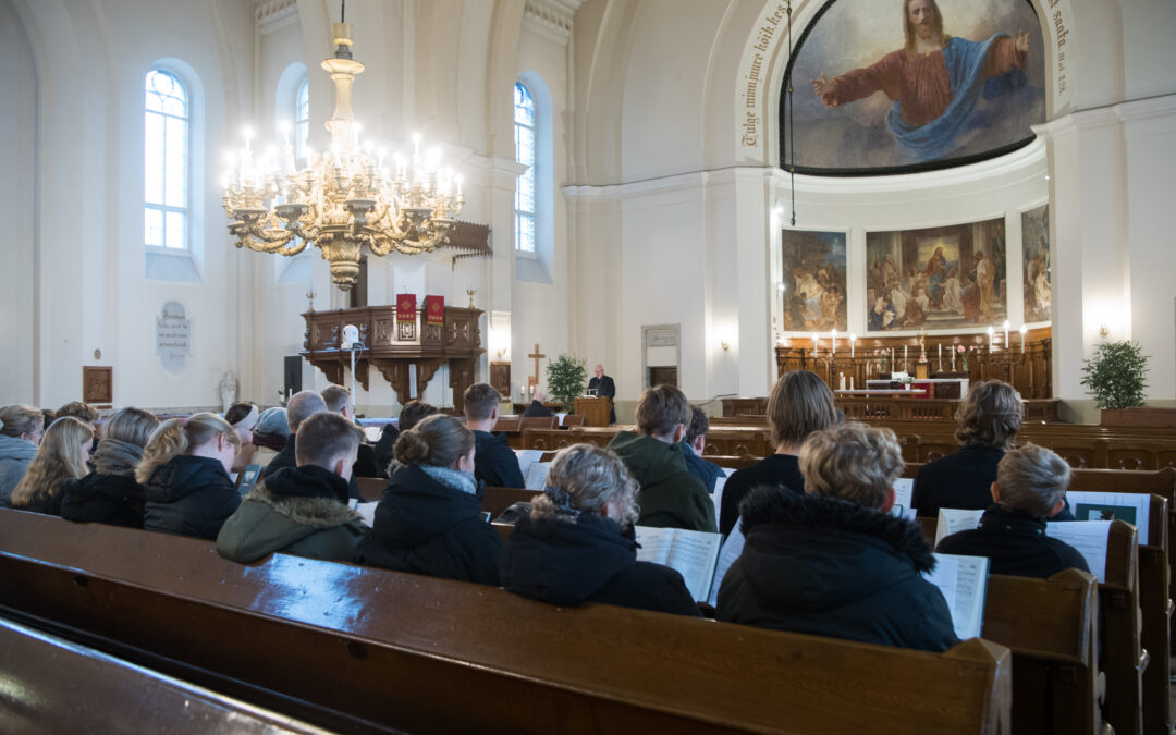 Katoliiklik ristitee Kaarli luteri kirikus