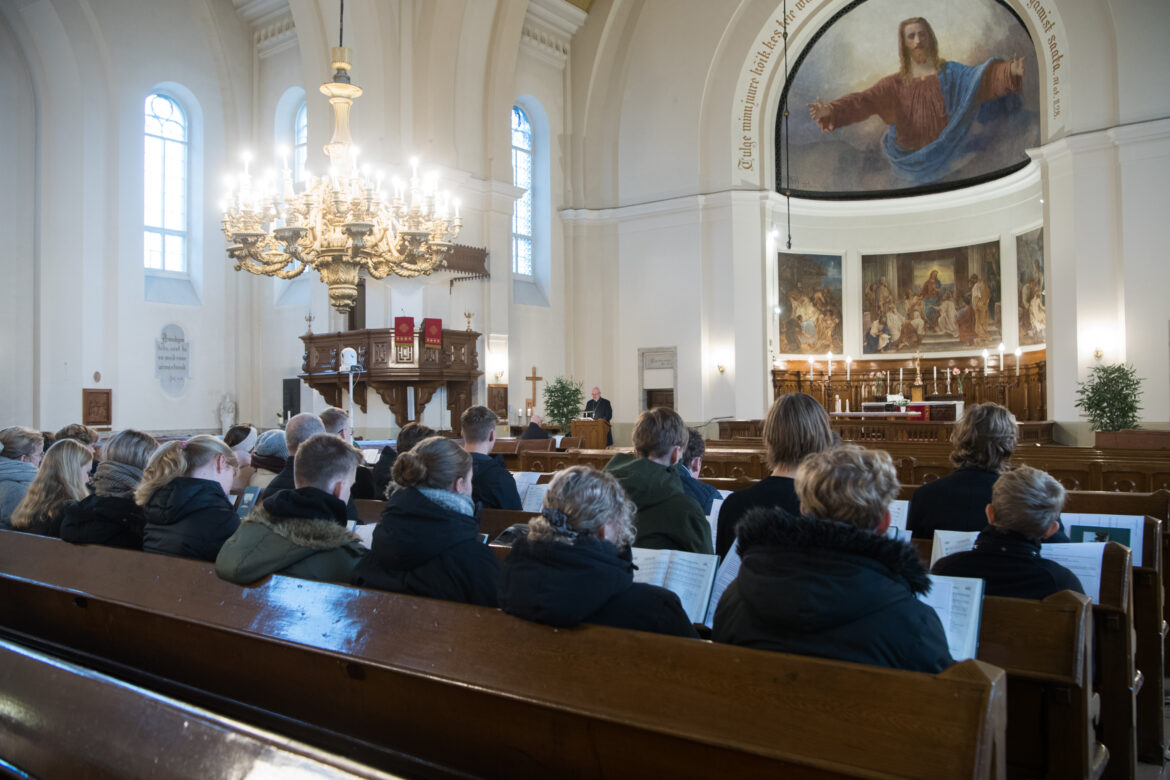 Katoliiklik ristitee Kaarli luteri kirikus